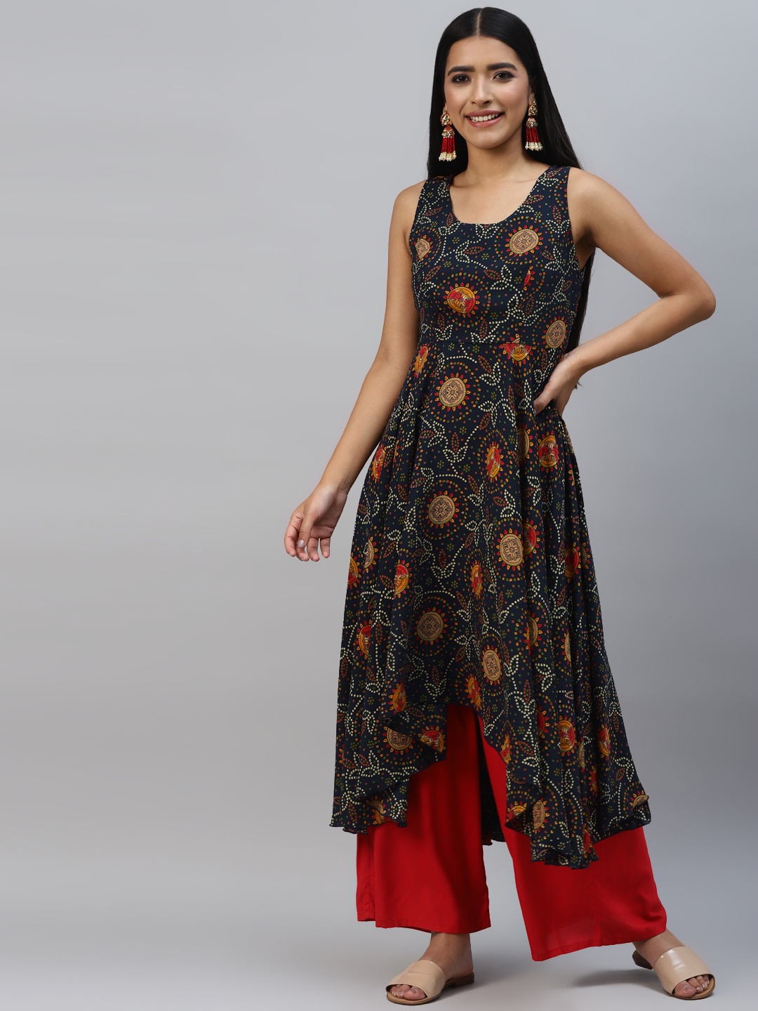 

Poshak Hub Women Floral Printed Kurta, Navy blue