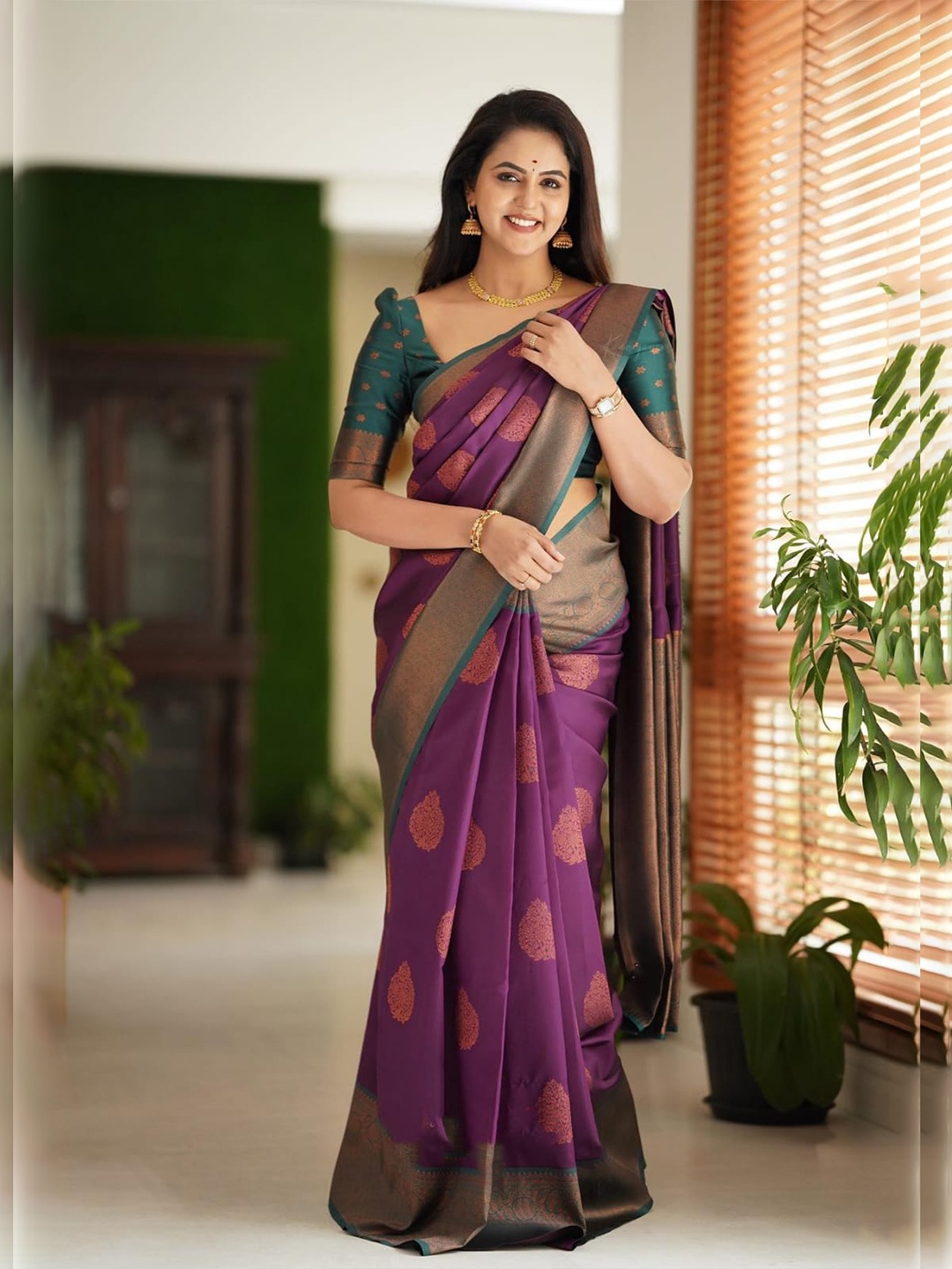 

AVANTIKA FASHION Ethnic Motifs Zari Pure Silk Kanjeevaram Saree, Purple