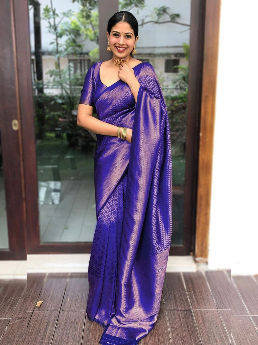 

AVANTIKA FASHION Woven Design Zari Pure Silk Kanjeevaram Saree, Navy blue