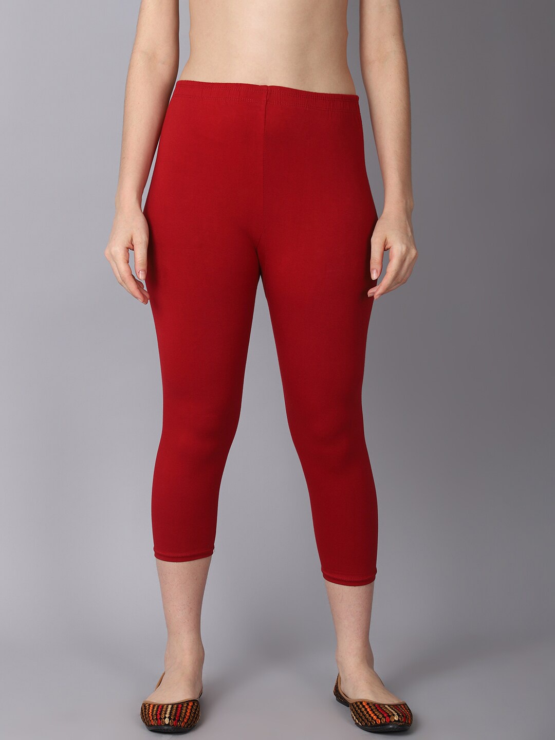 

GRACIT Women Cotton Solid Mid Rise Capris, Maroon