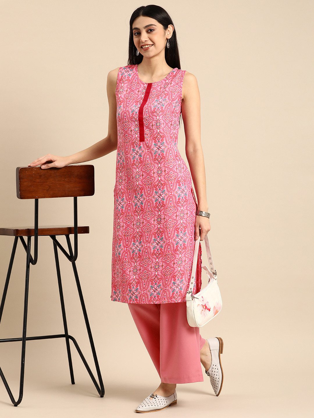 

Anouk Ethnic Motifs Printed Regular Thread Work Kurta with Palazzos, Pink