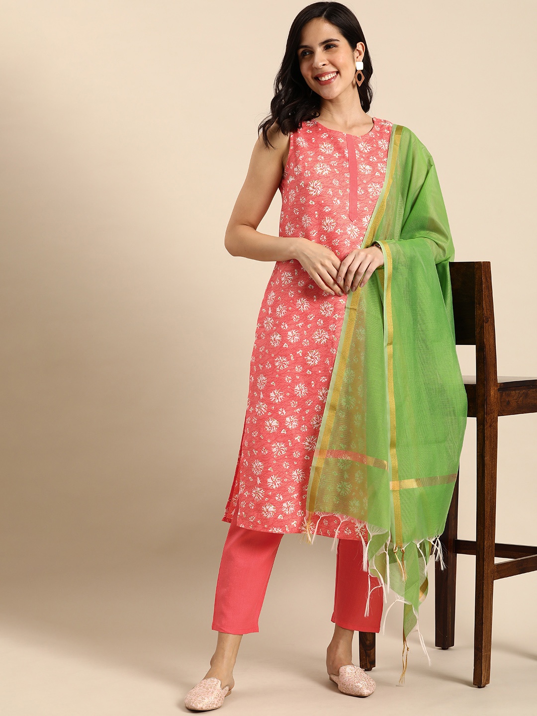 

Anouk Ethnic Motifs Printed Regular Kurta with Trousers & Contrast Dupatta, Coral