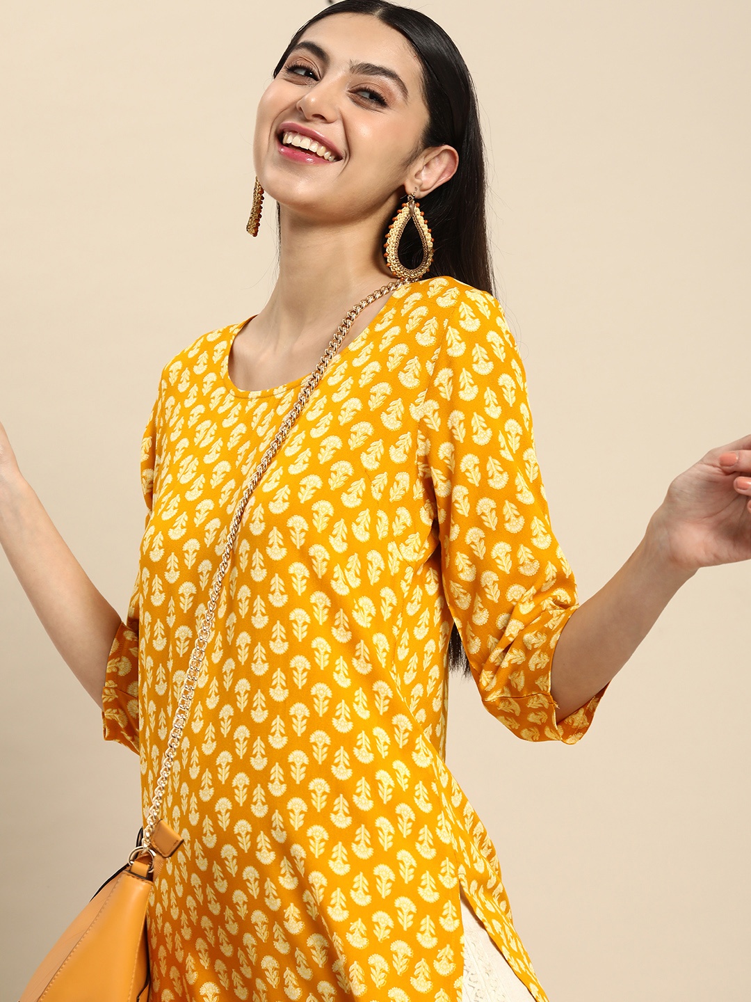 

Anouk Women Floral Printed Round Neck Straight Kurta, Mustard