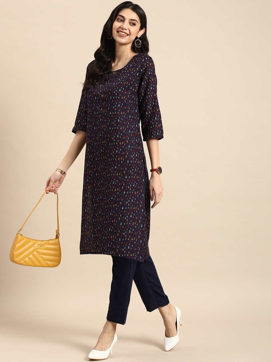 

Anouk Women Floral Printed Regular Kurta With Trousers, Navy blue