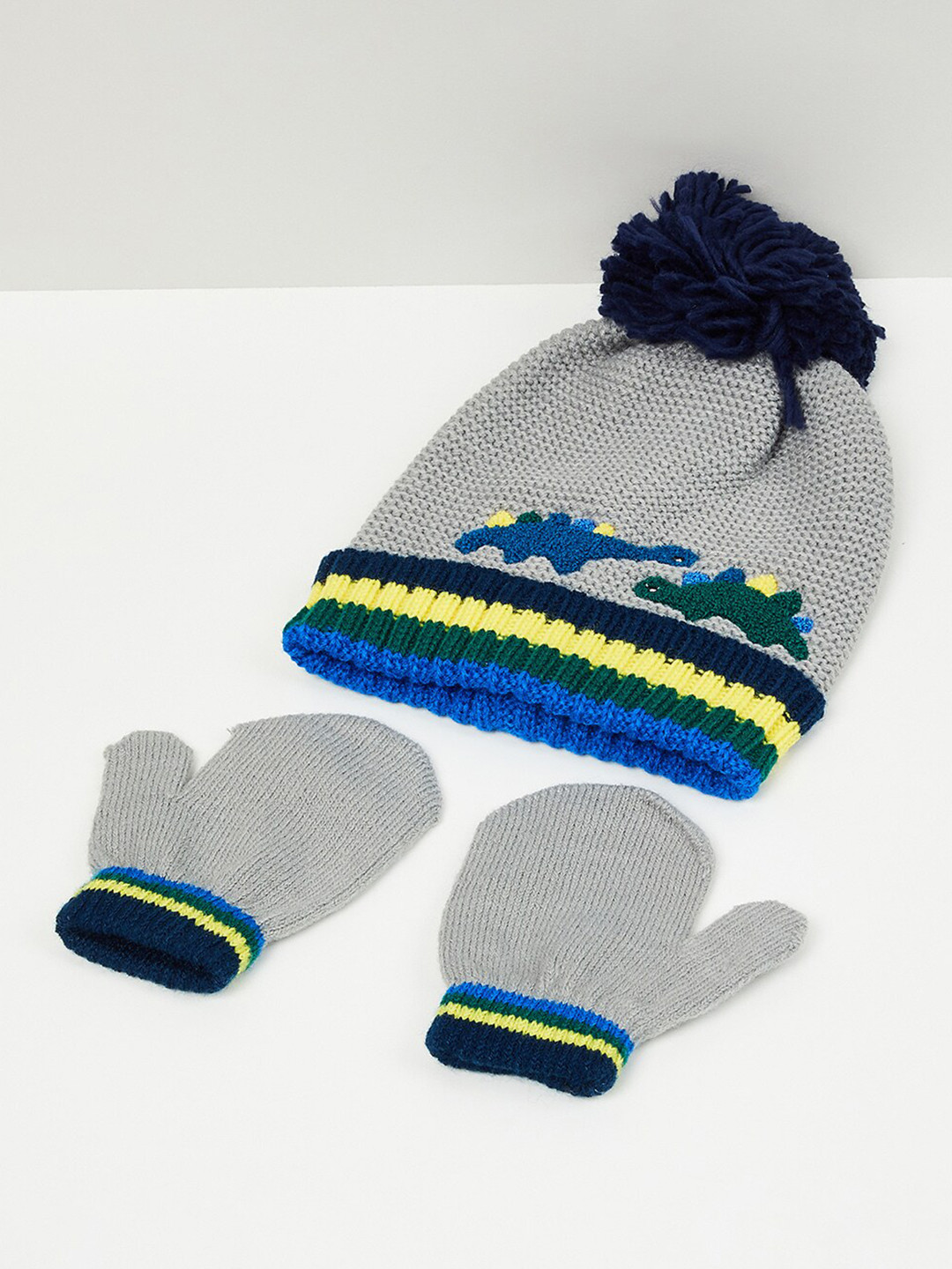 

max Boys Acrylic Gloves With Beanie Cap, Grey