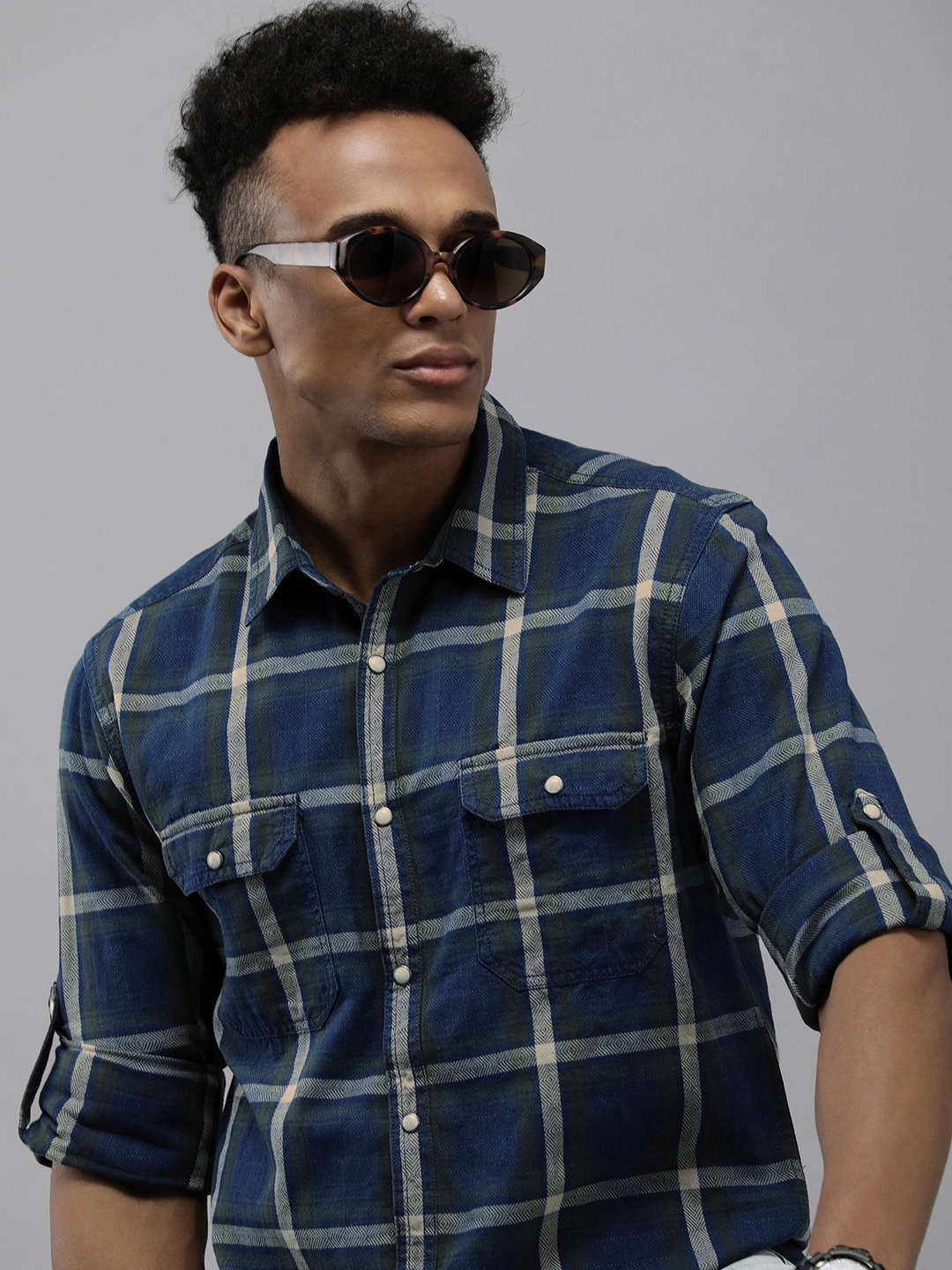 

The Roadster Lifestyle Co. Men Pure Cotton Opaque Checked Casual Shirt, Navy blue