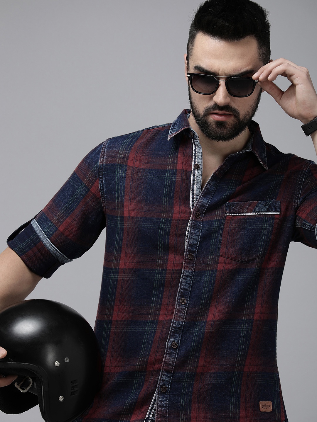 

The Roadster Lifestyle Co. Men Pure Cotton Tartan Checks Opaque Casual Shirt, Navy blue