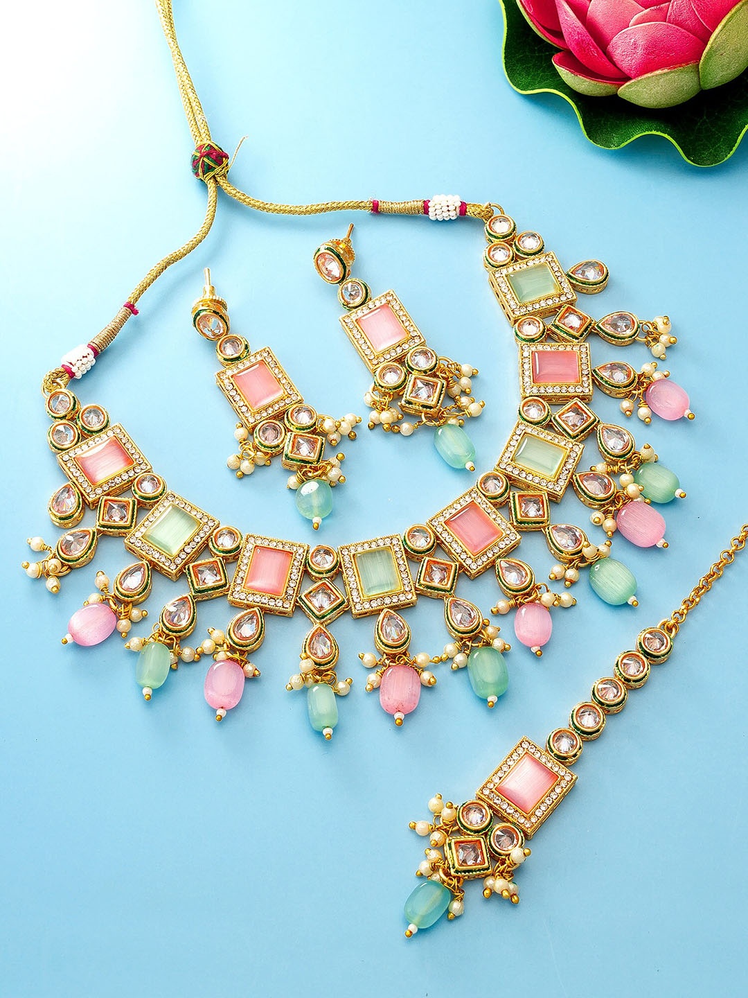 

aadita Gold-Plated Kundan Studded Jewellery Set