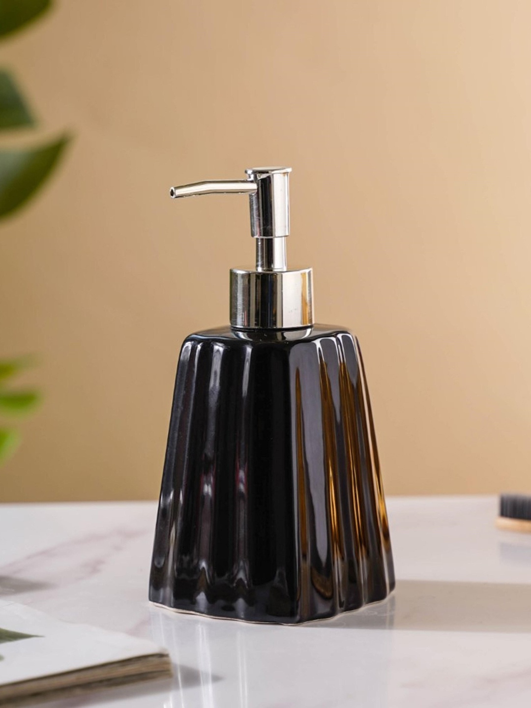 

Nestasia Black Striped Textured Ceramic Rust Proof Liquid Soap Dispenser