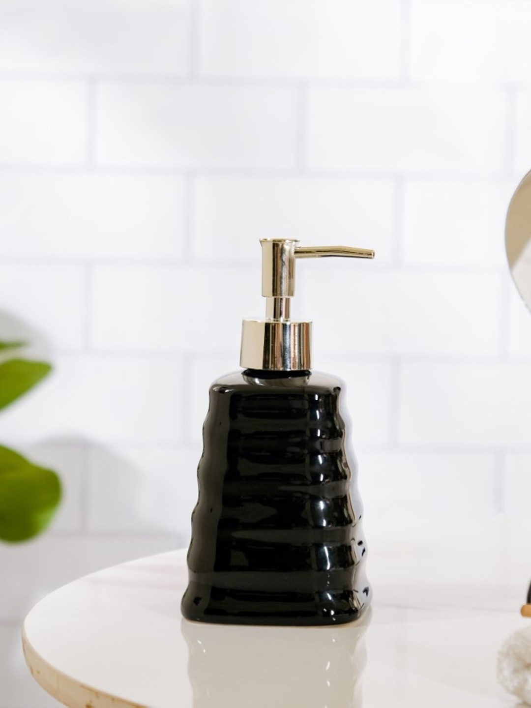 

Nestasia Black Abstract Rust-Poof Ceramic Dispenser With Nozzle