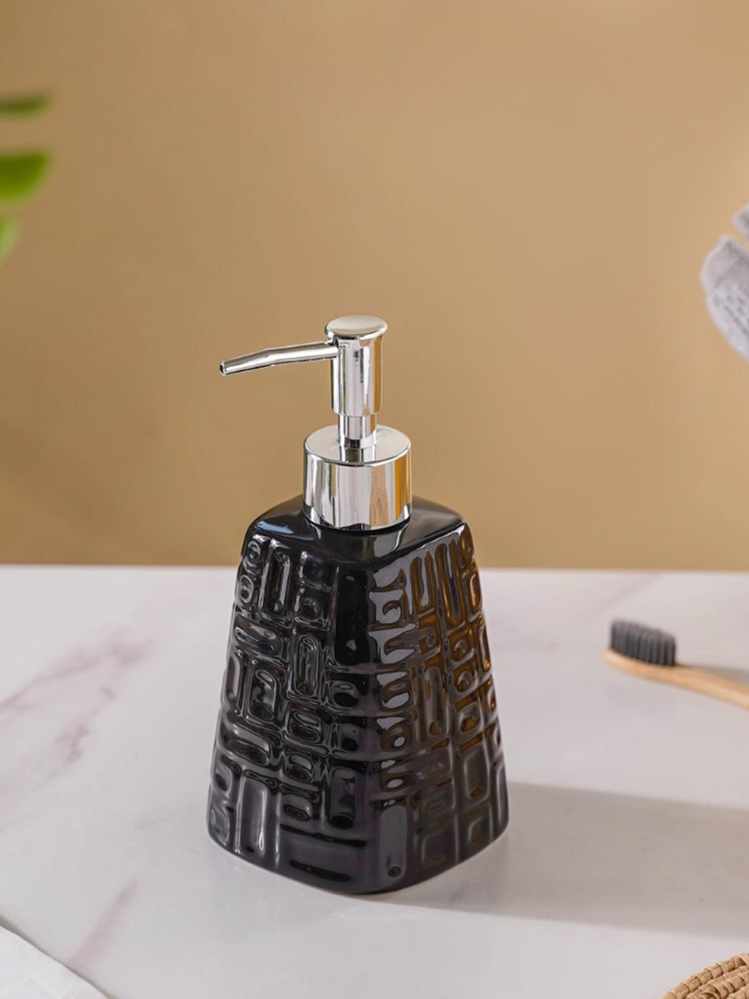 

Nestasia Black Textured Rust-Poof Ceramic Pyramid Soap Dispenser