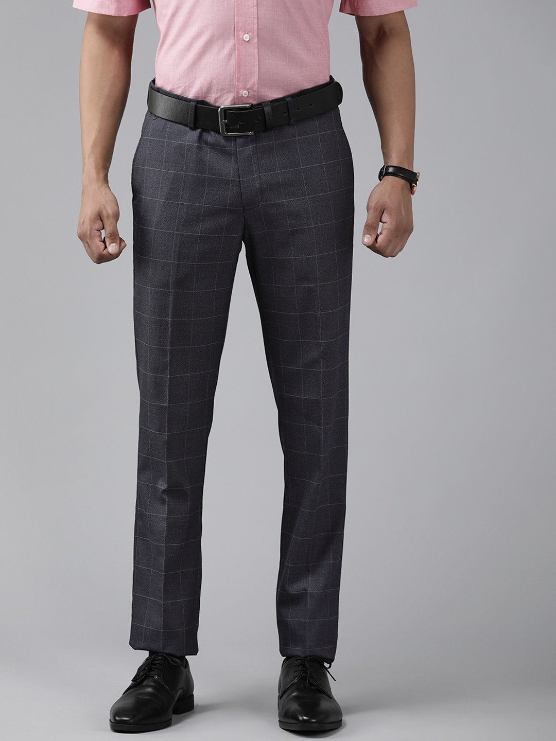 

Blackberrys Men Checked Tapered Fit Pleated Trousers, Blue