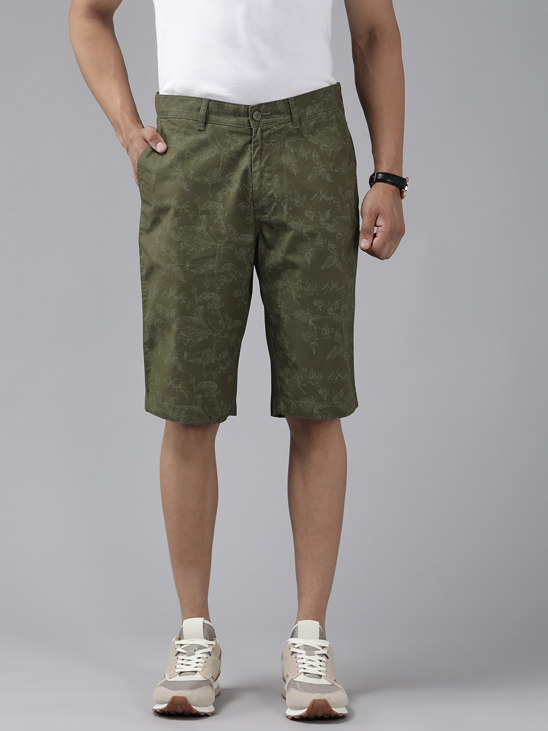 

Blackberrys Men Cotton Floral Printed Slim Fit Low-Rise Shorts, Olive