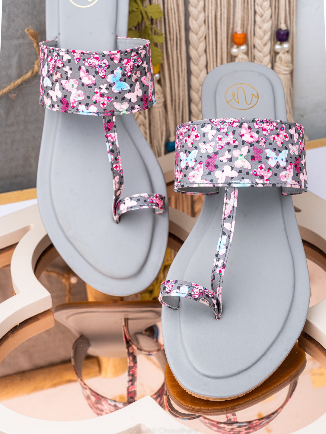 

NR By Nidhi Rathi Women Grey Printed One Toe Flats