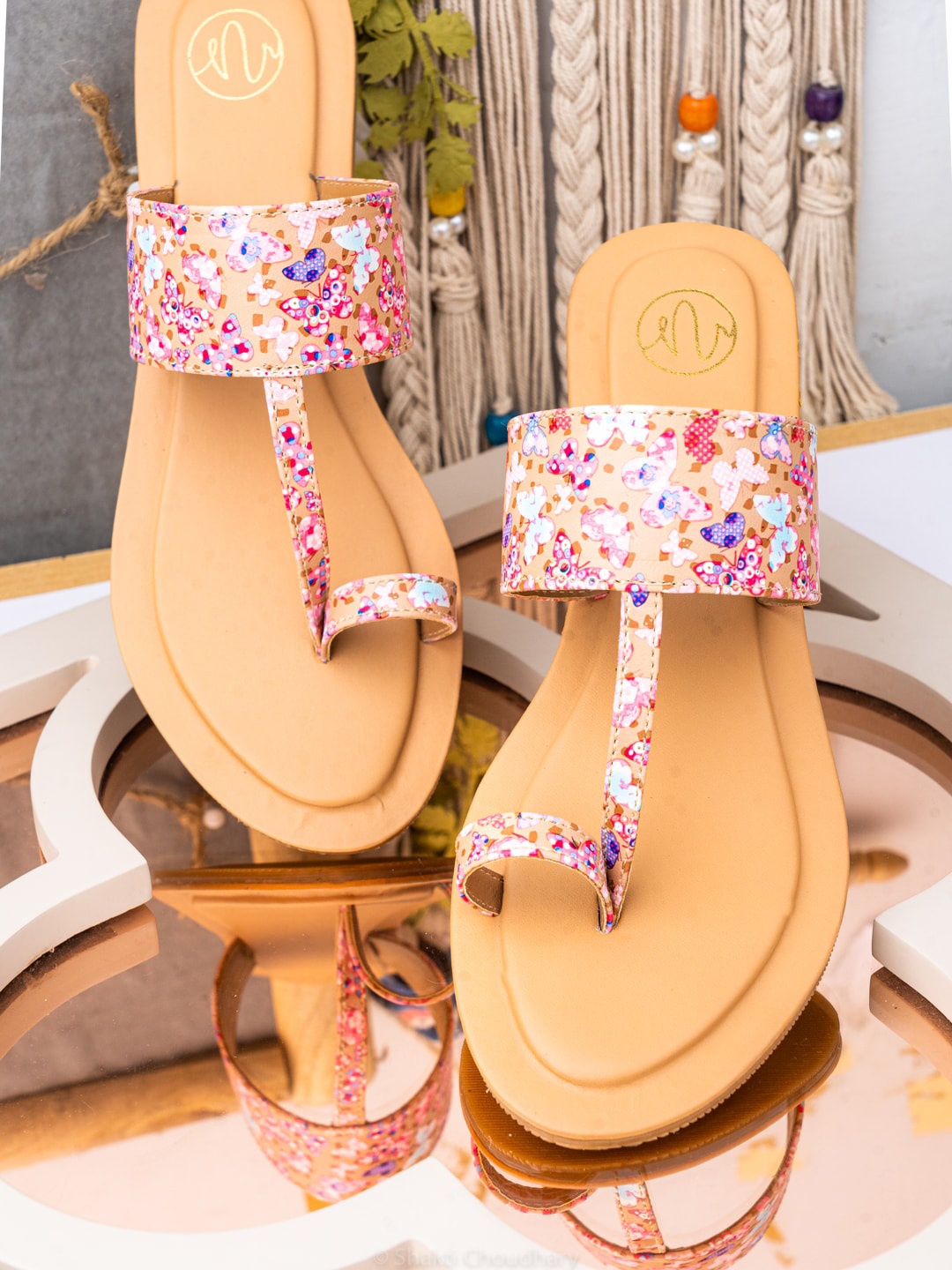 

NR By Nidhi Rathi Women Printed One Toe Flats, Gold