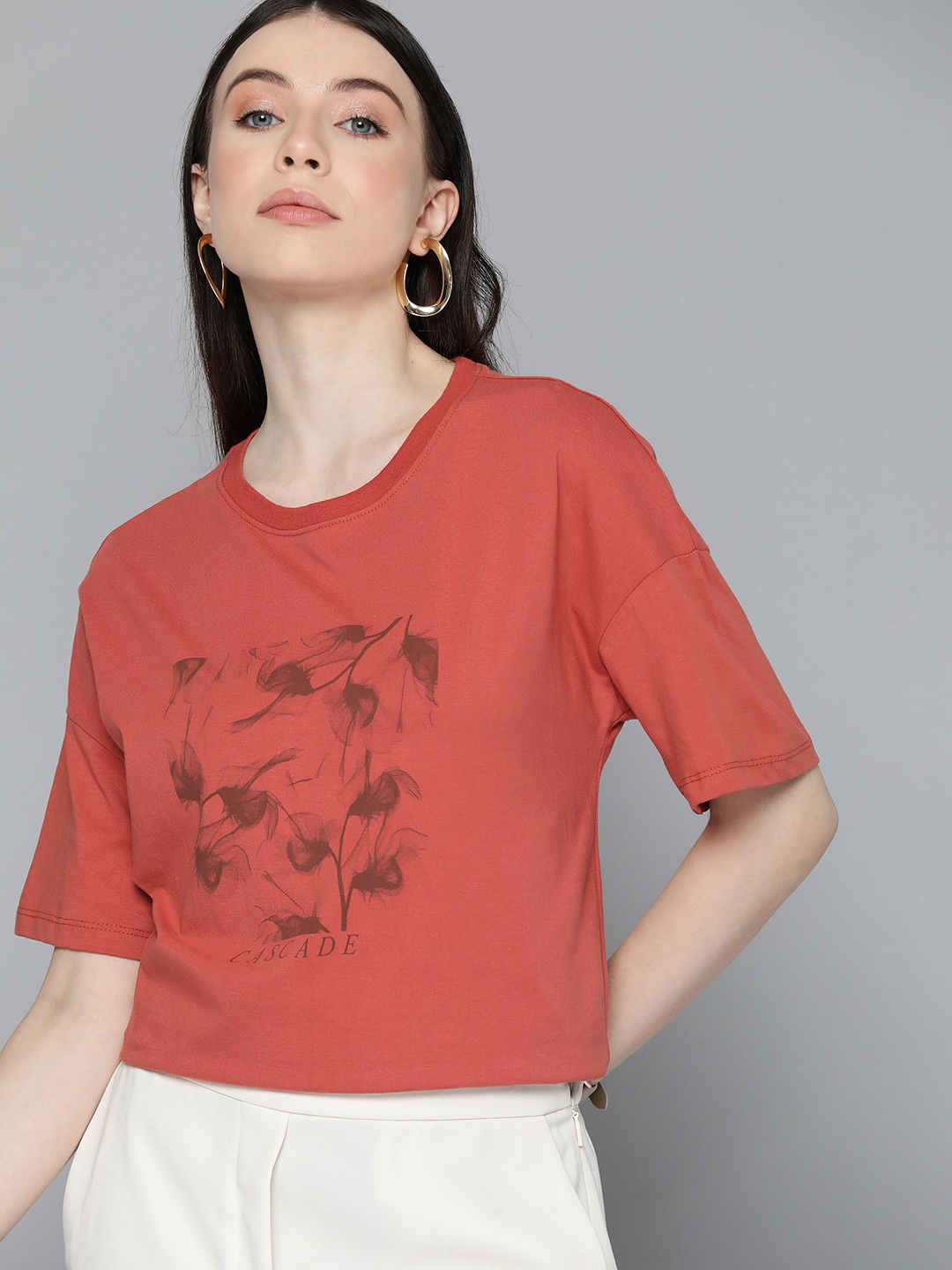 

Chemistry Floral Printed Drop-Shoulder Sleeves Pure Cotton T-shirt, Rust