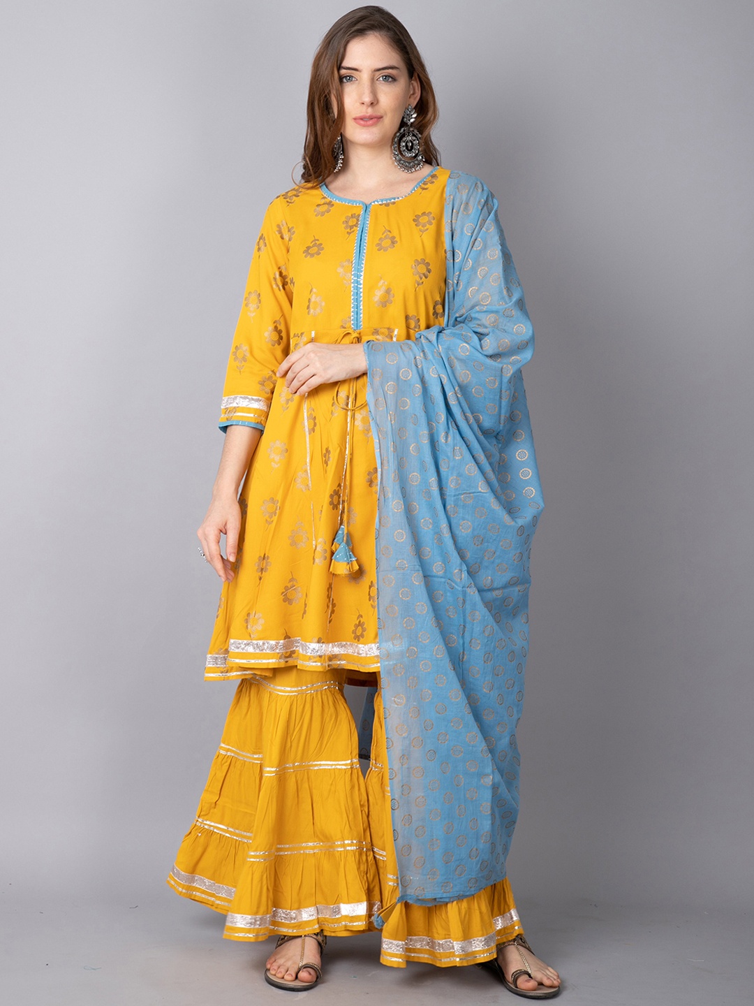 

Rajnandini Women Floral Printed Gotta Patti Kurta & Sharara & With Dupatta, Yellow