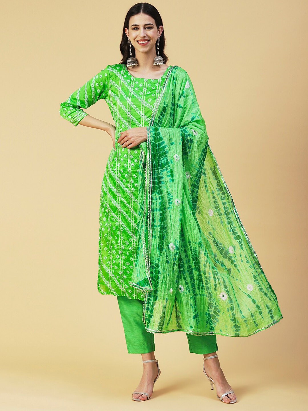 

FASHOR Women Bandhani Printed Gotta Patti Kurta with Trousers & Dupatta, Green