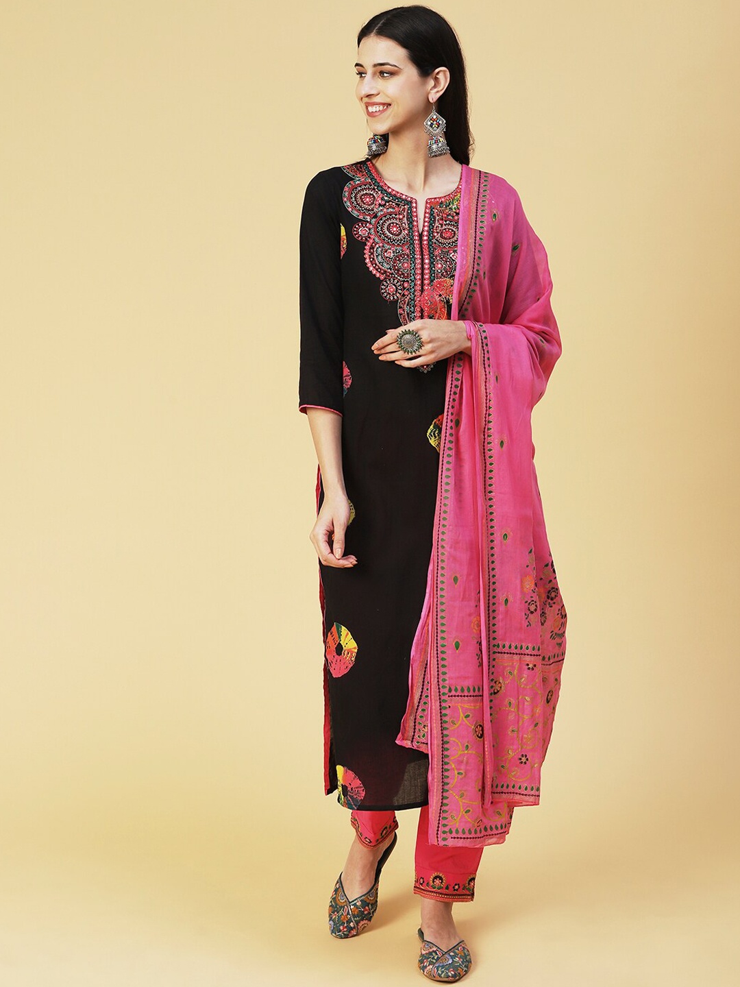 

FASHOR Women Bandhani Embroidered Mirror Work Pure Cotton Kurta with Trousers & Dupatta, Black