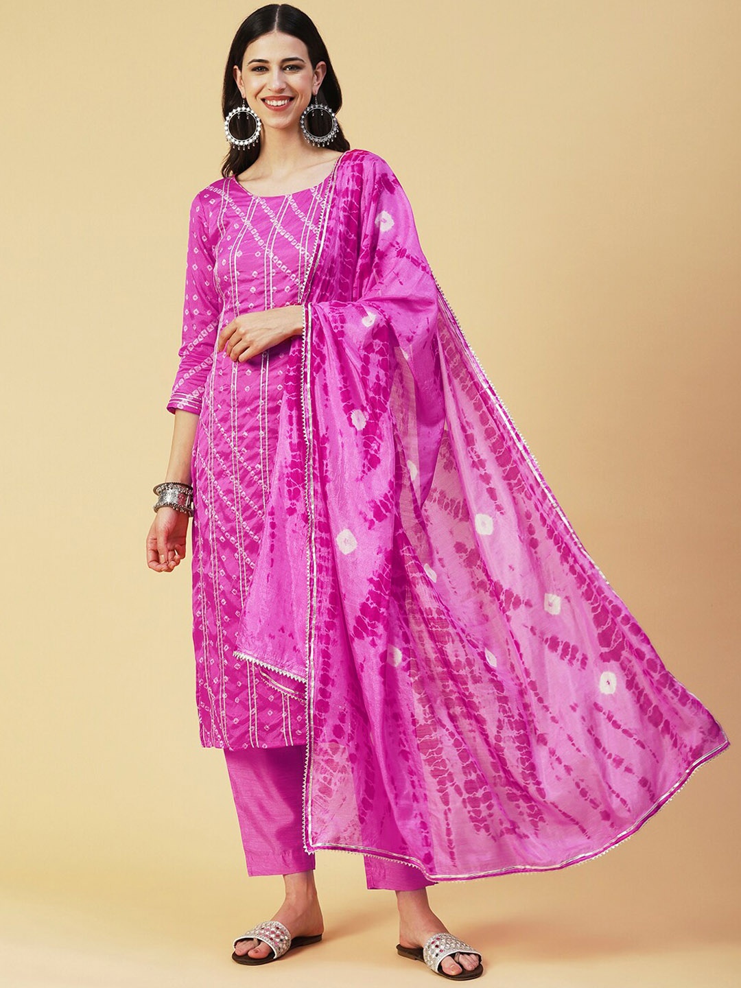 

FASHOR Women Bandhani Printed Gotta Patti Kurta & Trousers & With Dupatta, Pink