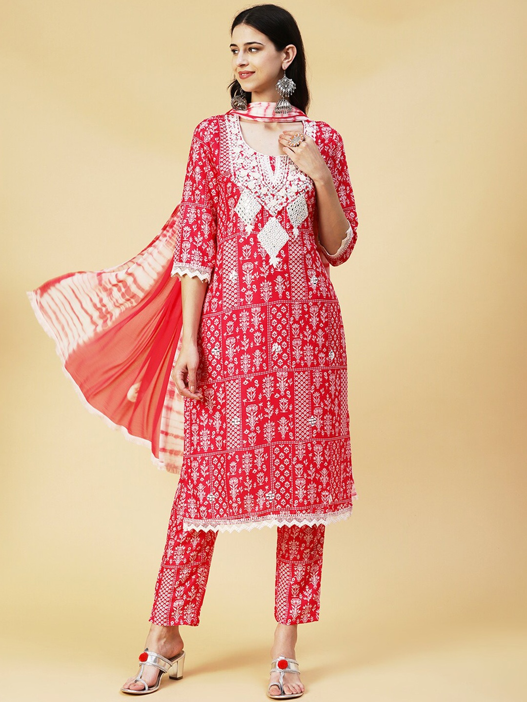 

FASHOR Women Floral Printed Mirror Work Kurta & Trousers With Dupatta, Fuchsia