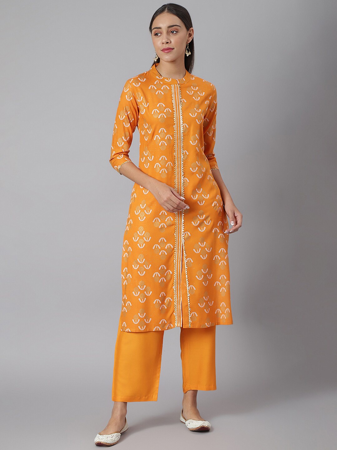 

Khushal K Floral Printed Gotta Patti Kurta with Palazzos Set, Yellow