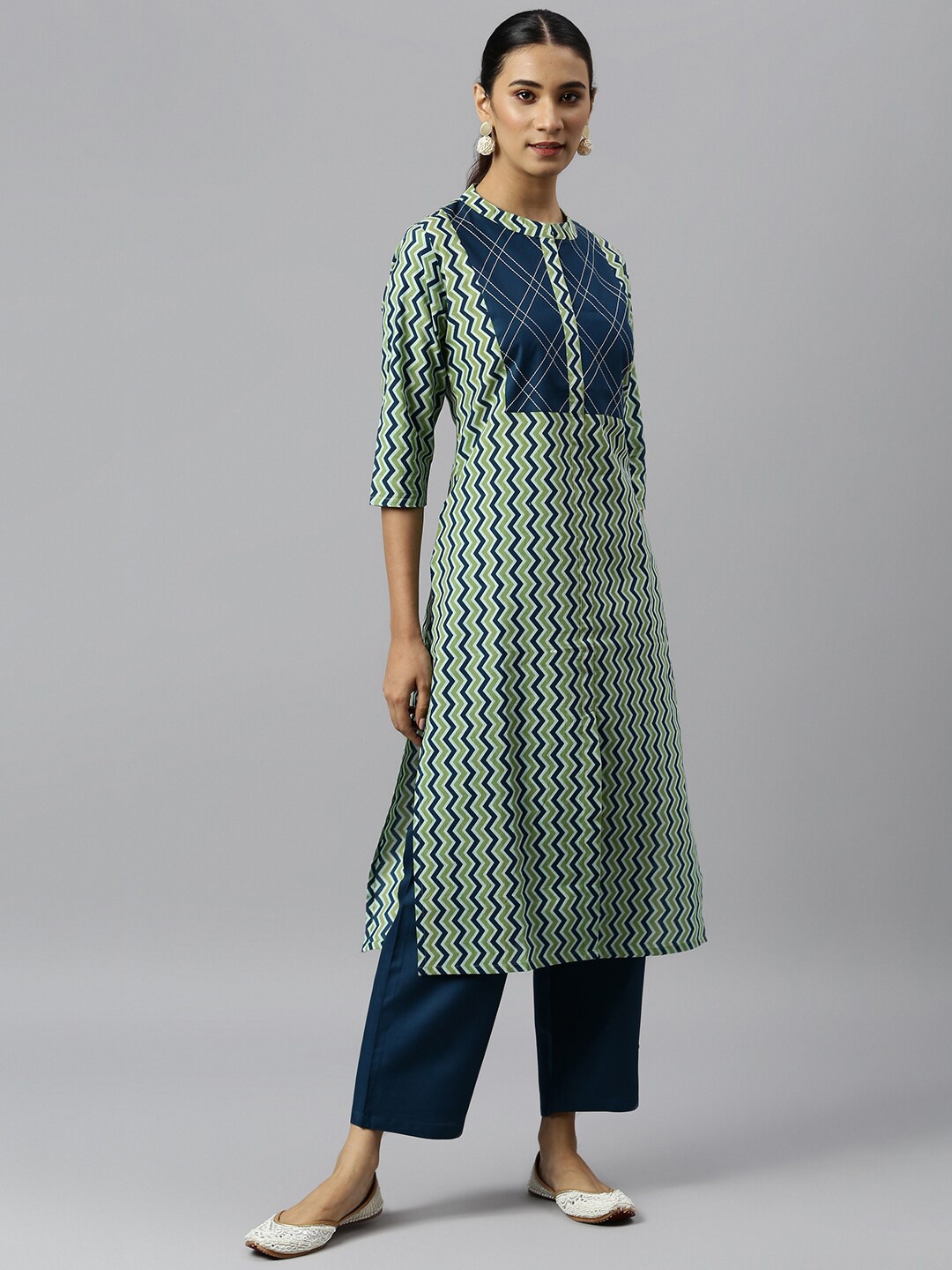 

Khushal K Women Chevron Printed Kurta with Trousers, Green