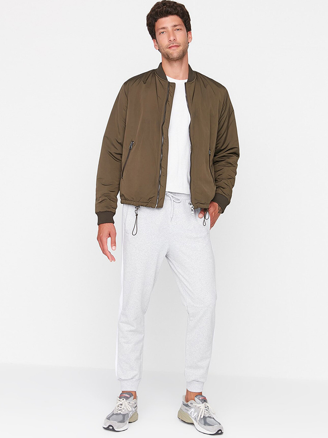 

Trendyol Men Solid Regular Fit Joggers, Grey melange