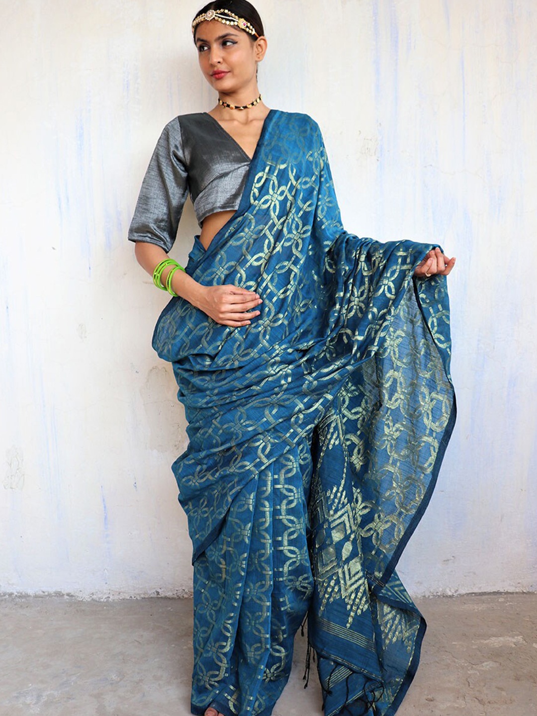 

Chidiyaa Woven Design Zari Jamdani Saree, Blue