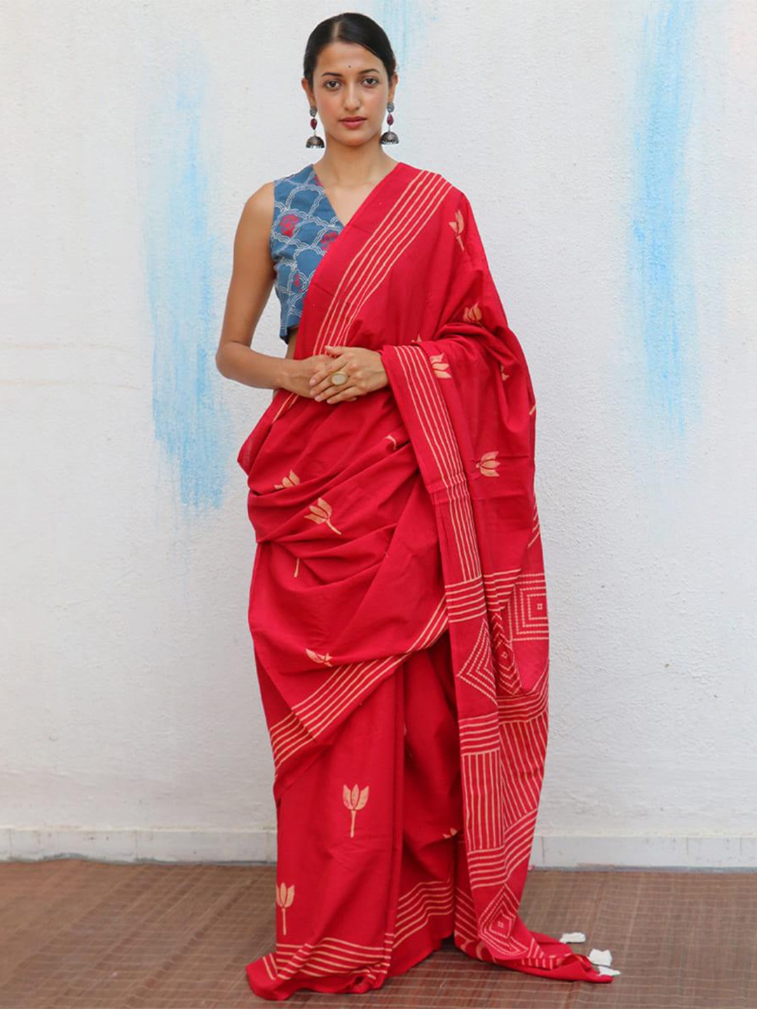 

Chidiyaa Floral Pure Cotton Block Print Saree, Red