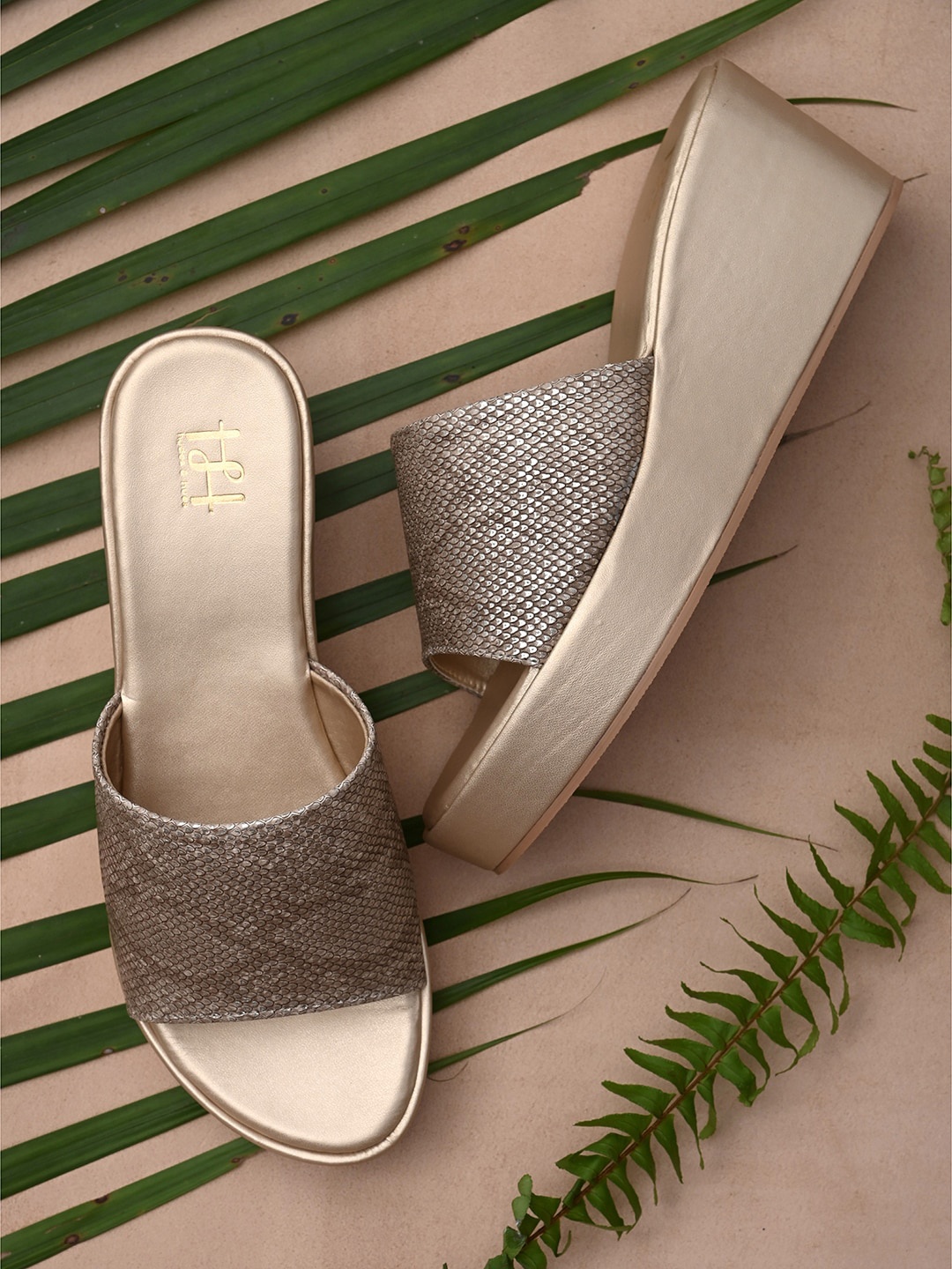 

Hydes N Hues Synthetic Leather Textured Open Toe Wedges, Gold