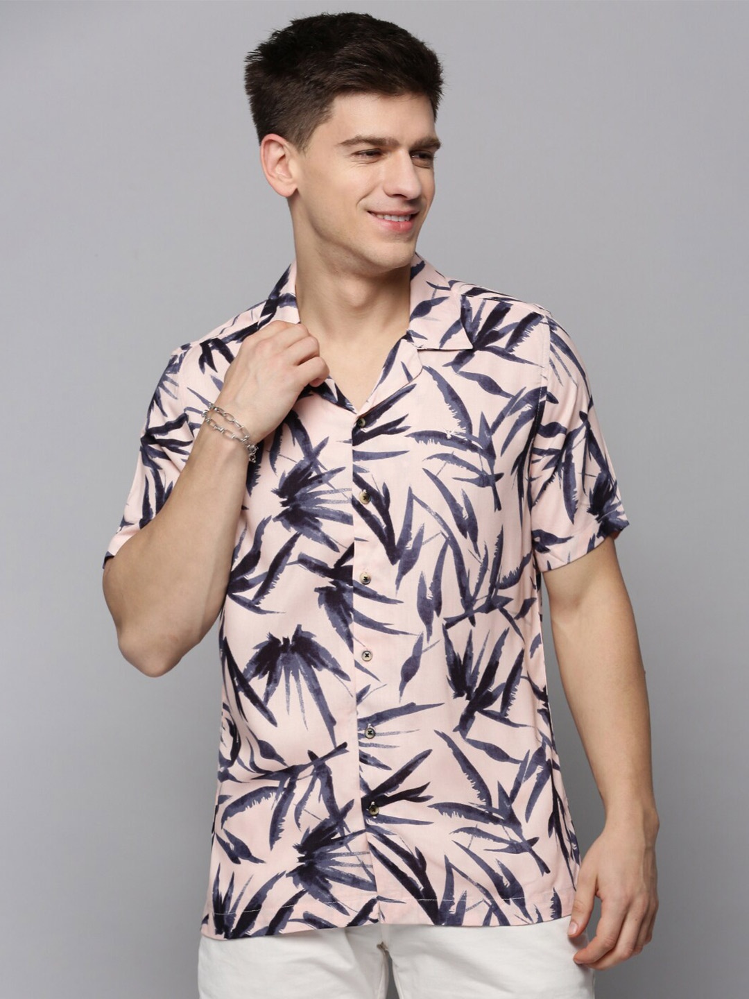 

SHOWOFF Men Comfort Printed Casual Shirt, Peach