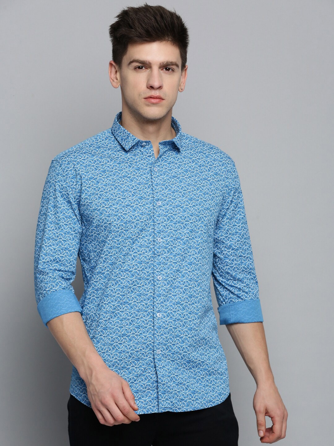 

SHOWOFF Men Comfort Geometric Printed Cotton Casual Shirt, Blue