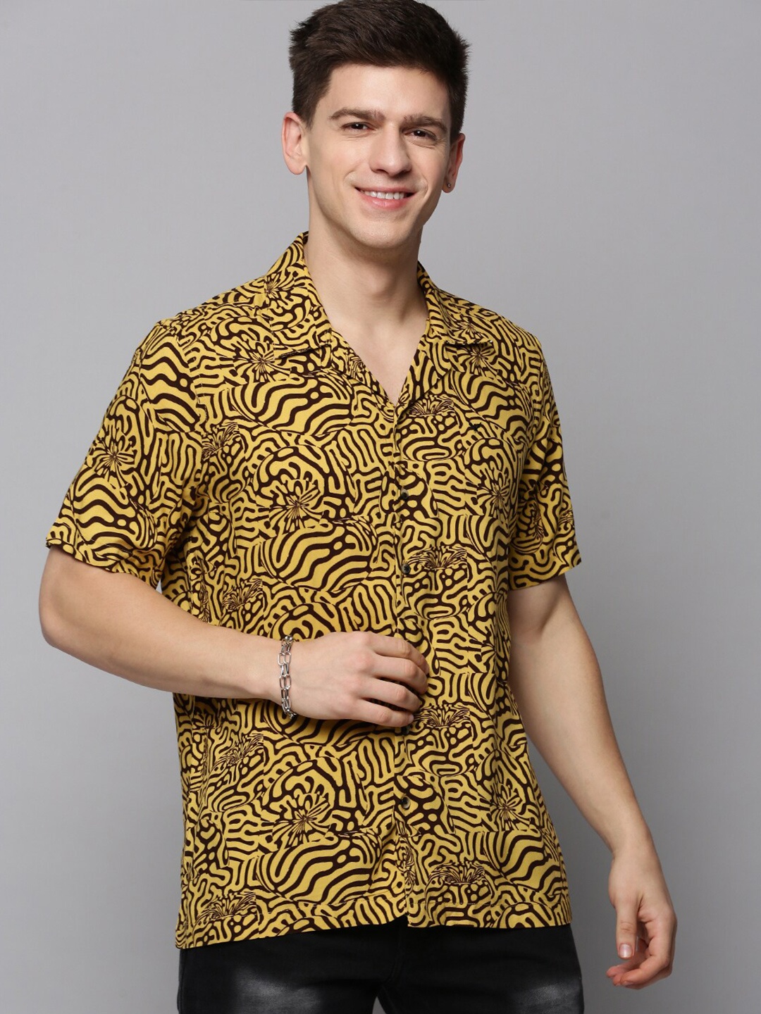 

SHOWOFF Men Comfort Printed Casual Shirt, Yellow