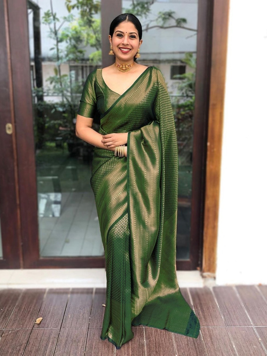 

ZIKARAA Woven Design Zari Pure Silk Banarasi Saree, Green
