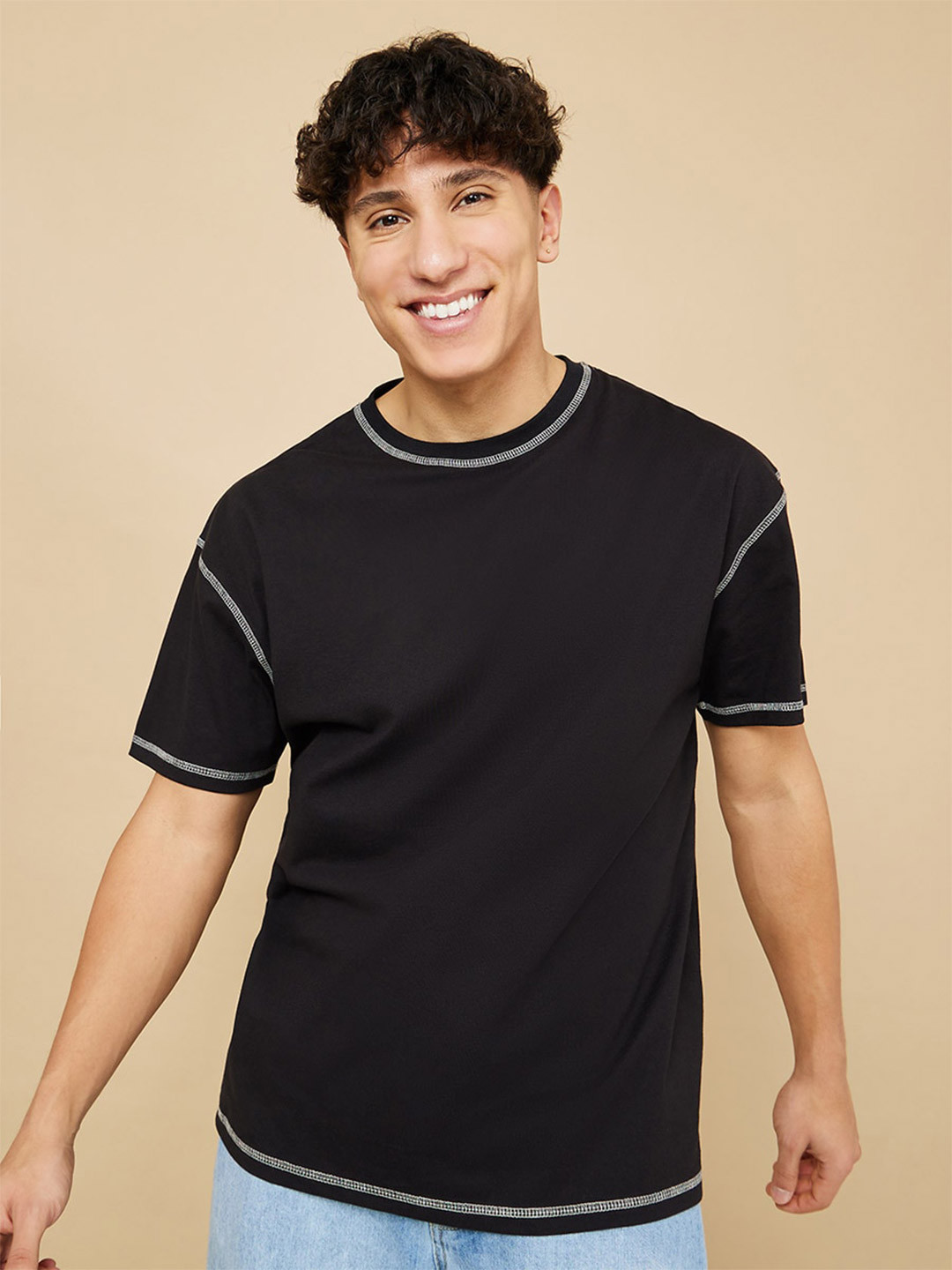 

Styli Men Contrast Tipping Detail Oversized T-Shirt, Black