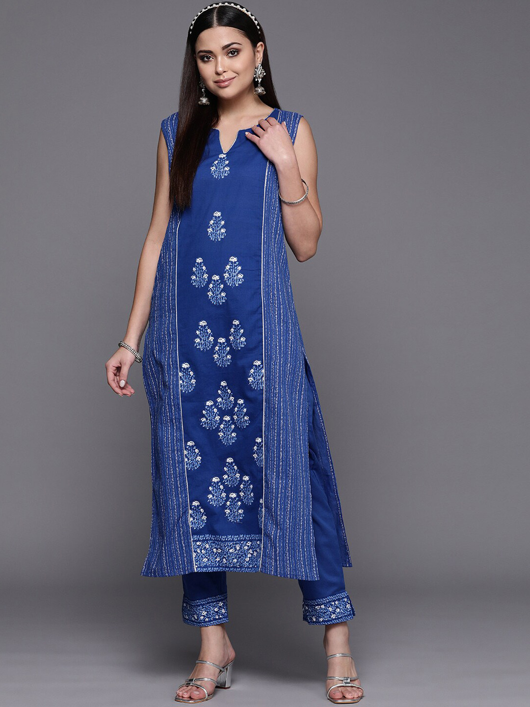 

Ahalyaa Women Floral Printed Panelled Pure Cotton Notch Neck Kurta with Trousers, Navy blue
