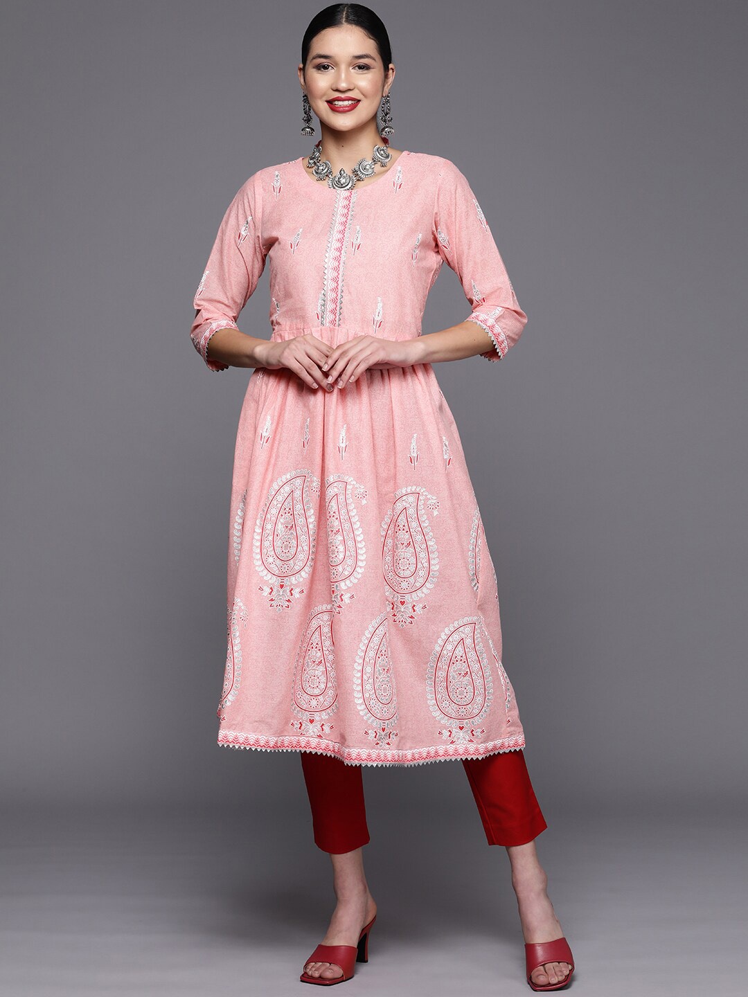 

Ahalyaa Women Paisley Printed Pastels Kurta, Pink