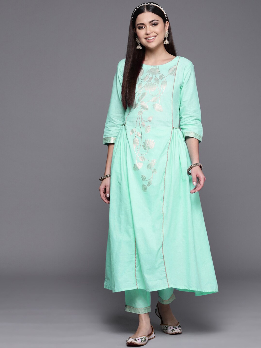 

Ahalyaa Women Floral Printed Pleated Pure Cotton Kurta with Trousers, Sea green