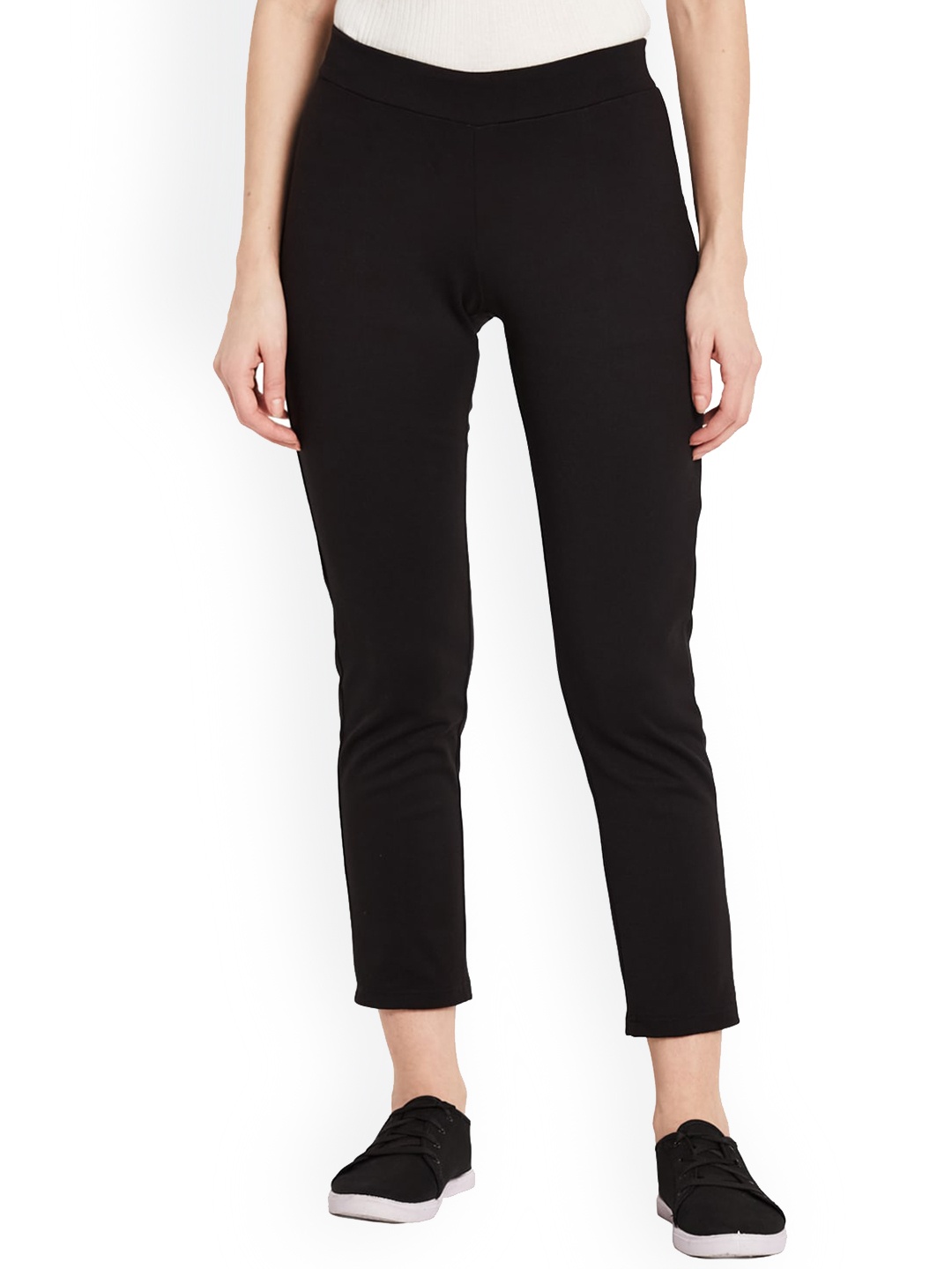 

UNMADE Women Slim Fit Mid-Rise Cotton Trousers, Black