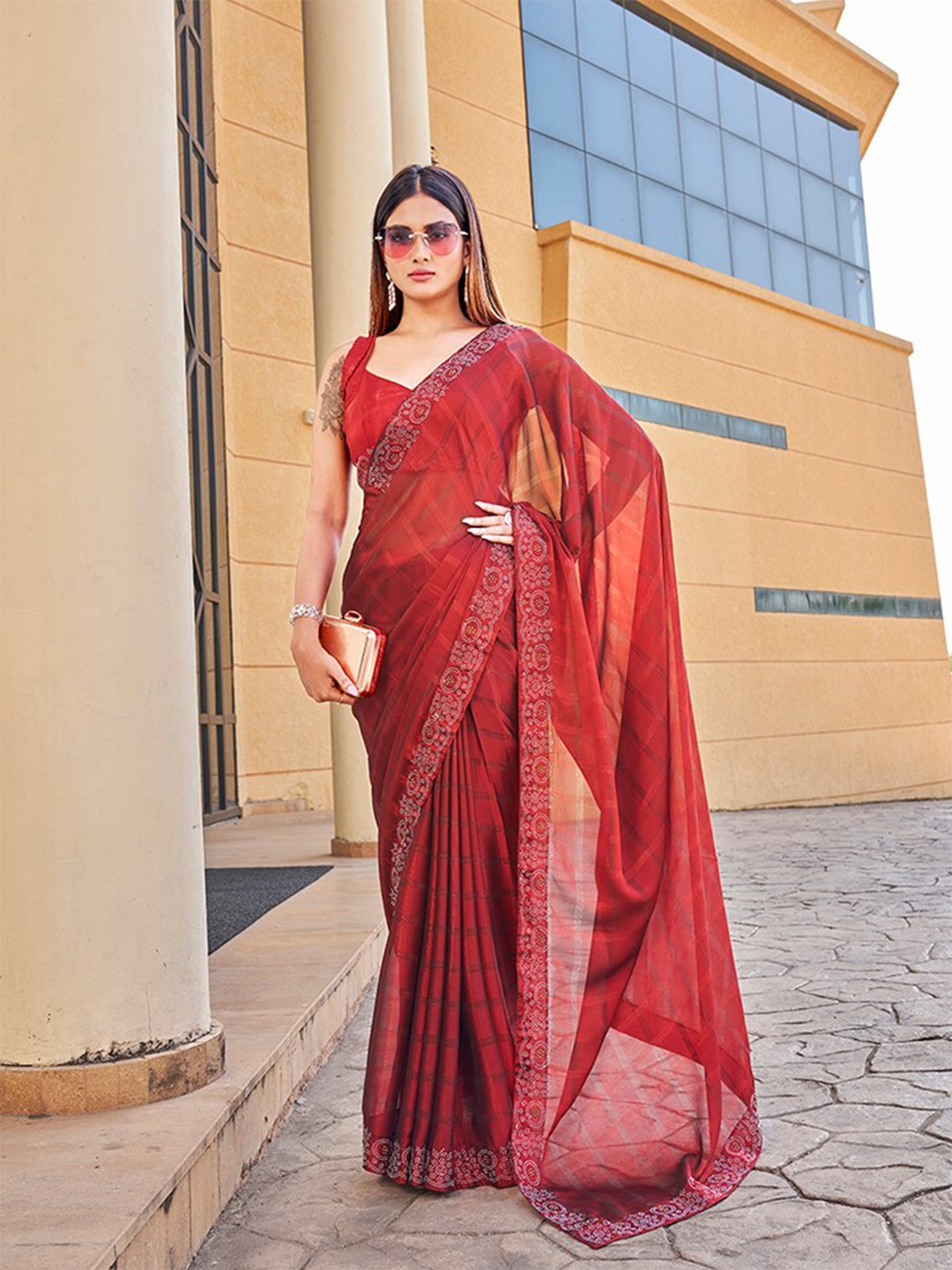 

Tikhi Imli Checked Stones Embellished Saree, Maroon