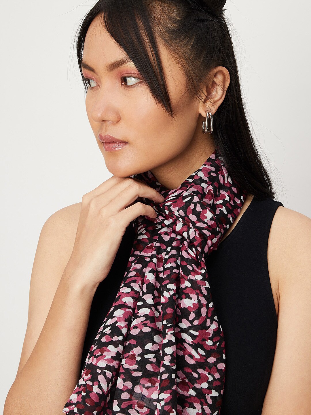 

max Women Abstract Printed Scarf, Black