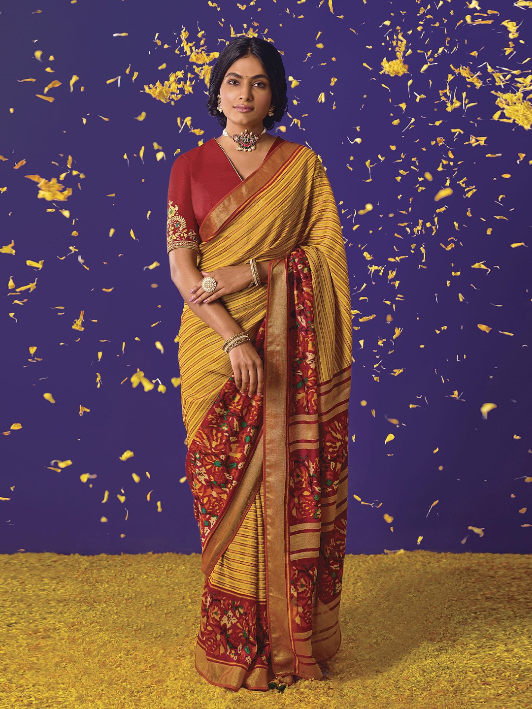 

elora Woven Design Zari Art Silk Saree, Yellow