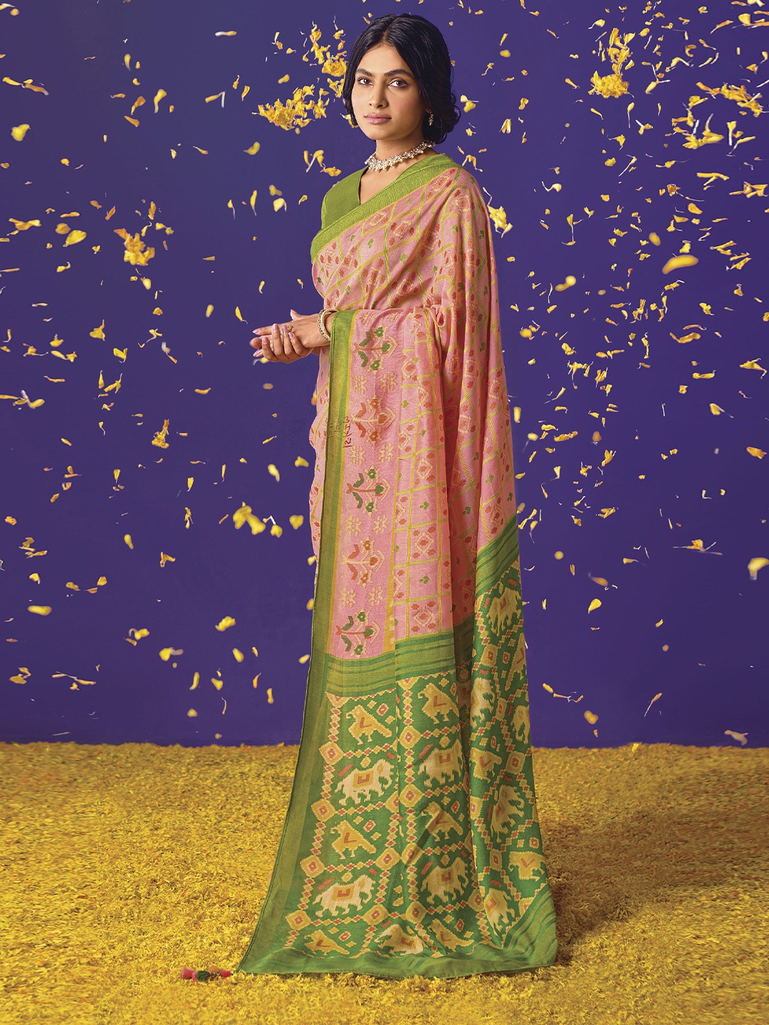 

elora Geometric Printed Saree, Peach