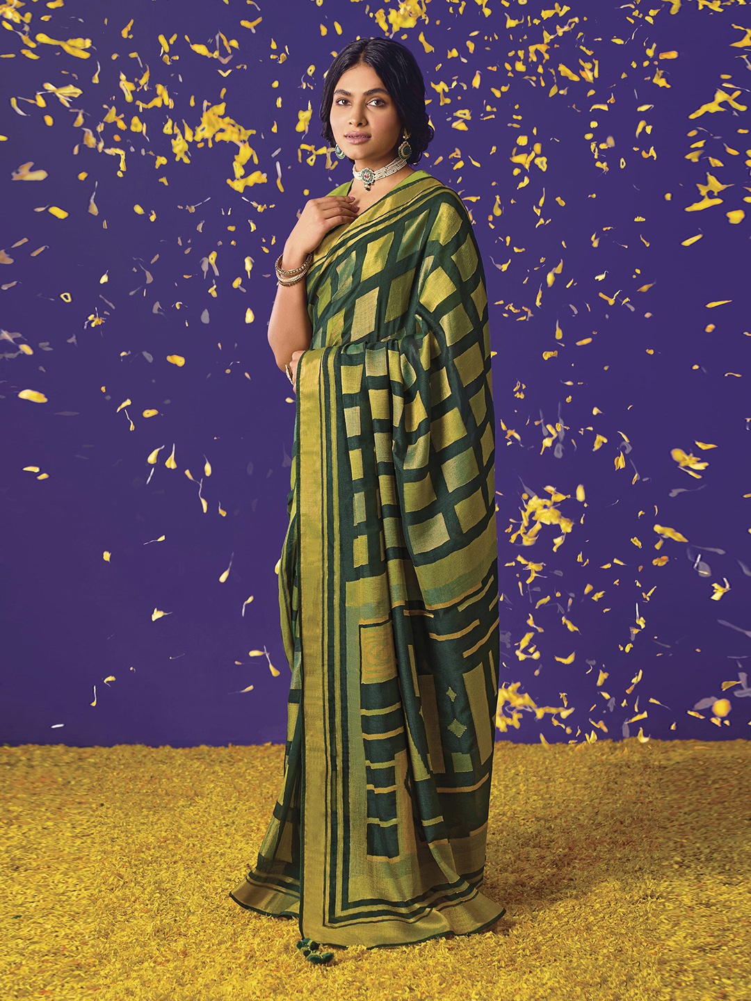 

elora Checked Zari Art Silk Saree, Green