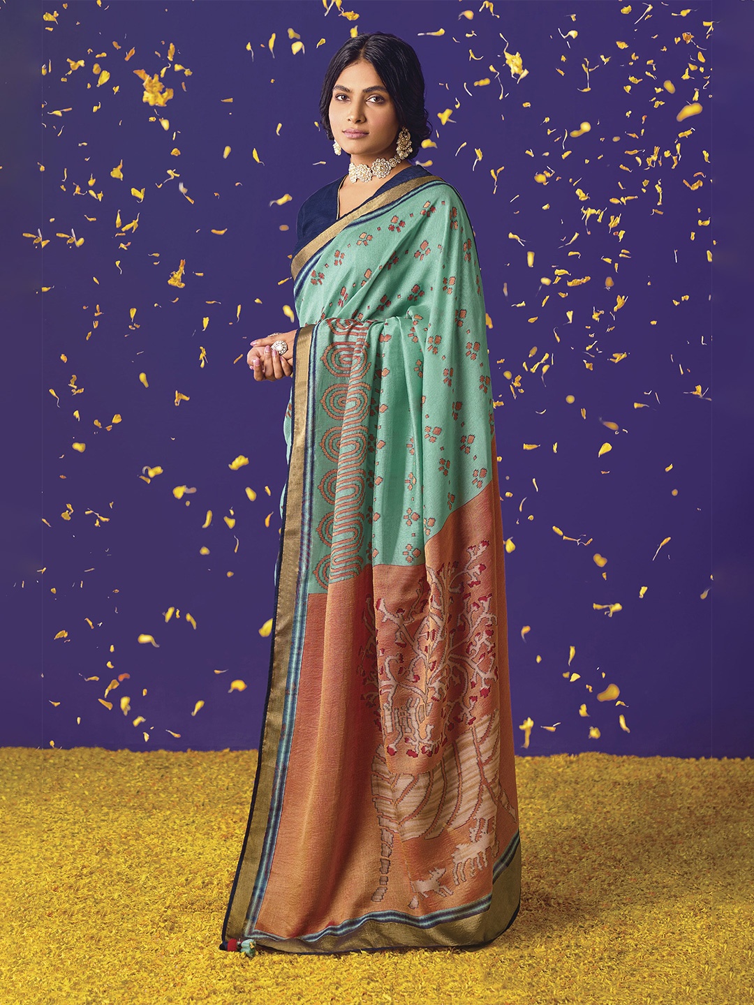 

elora Ethnic Motifs Zari Saree, Blue