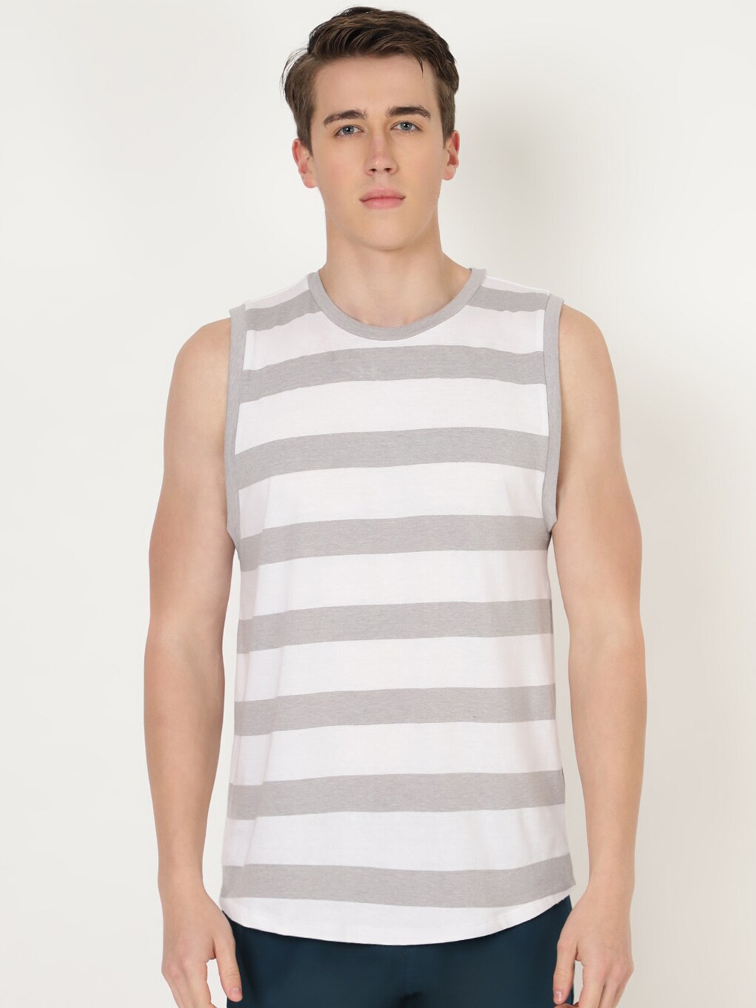 

YOONOY Men Colourblocked Cotton T-shirt, Black