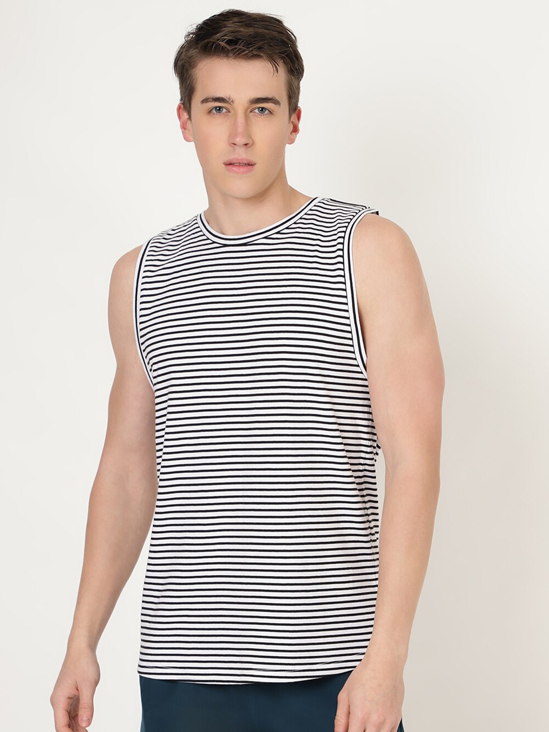 

YOONOY Men Printed Monochrome Cotton T-shirt, Black