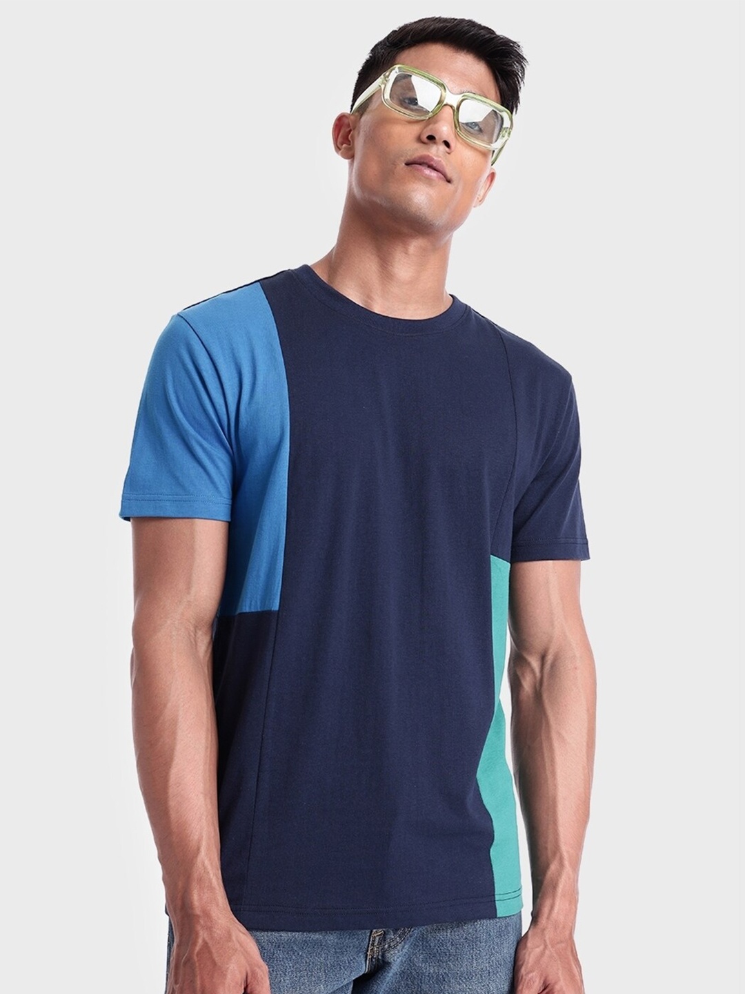 

Bewakoof Men Colourblocked Cotton T-shirt, Navy blue