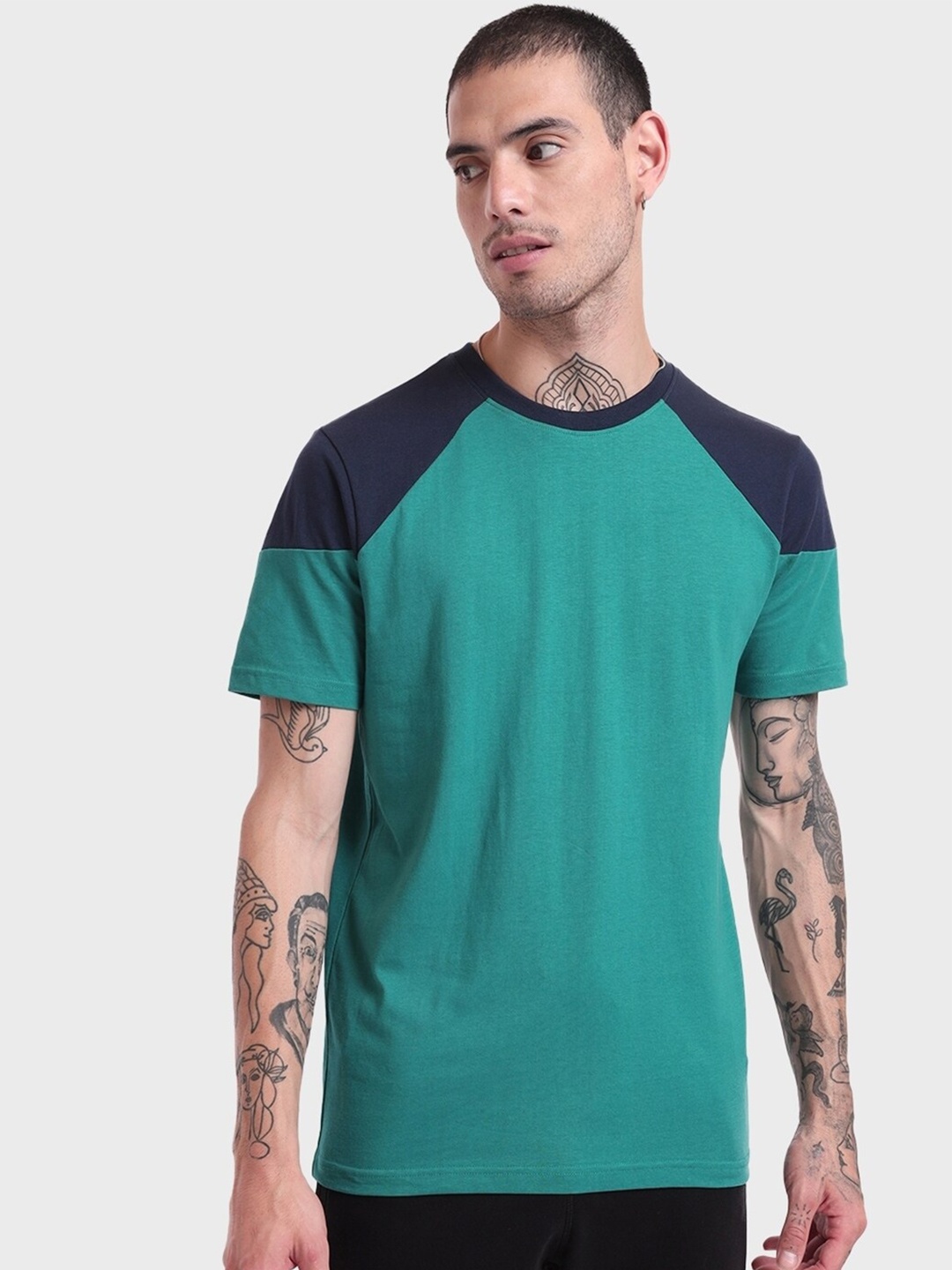 

Bewakoof Men Colourblocked Cotton T-shirt, Green